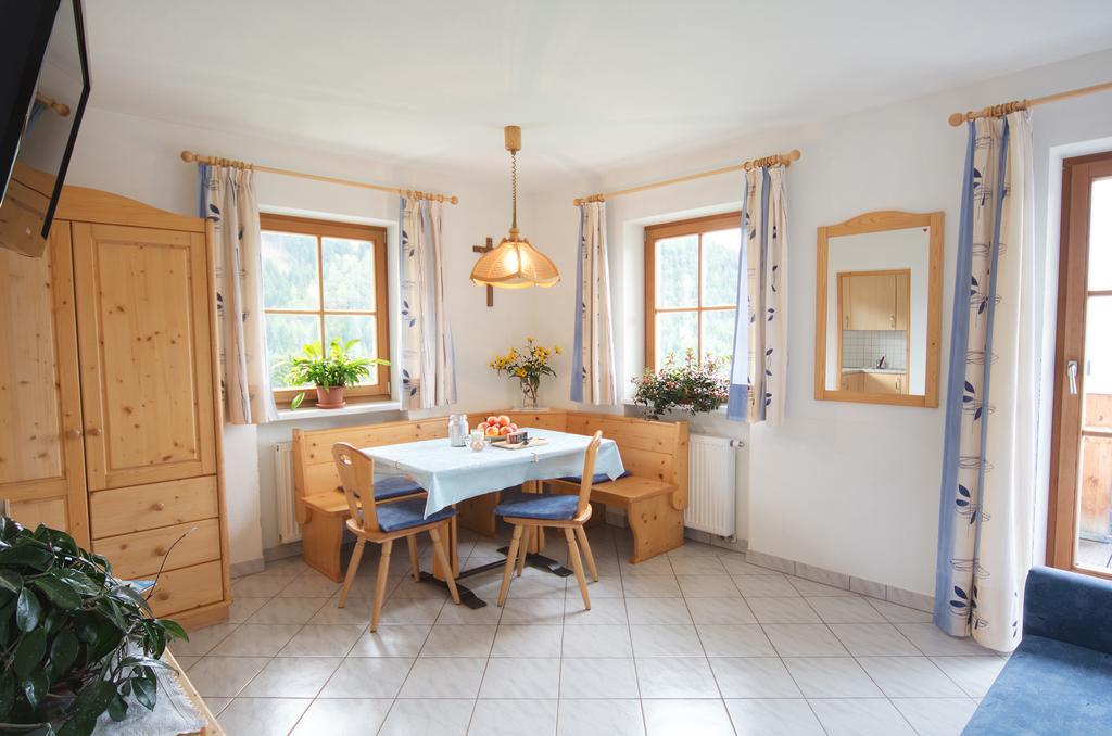 Baerntalerhof Villa Falzes Szoba fotó